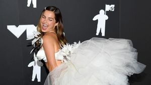 Foto: Gaya Viral Addison Rae di MTV VMA 2024, Hanya Pakai Bra dan Underwear