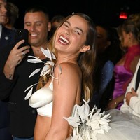 Dalam hal gaya, saya suka dengan warna-warna netral dan tampilan yang timeless. Saya hanya memilih busana yang sesuai dengan mood dan vibe yang saya inginkan,” ungkapnya di majalah Interview. Foto: Getty Images