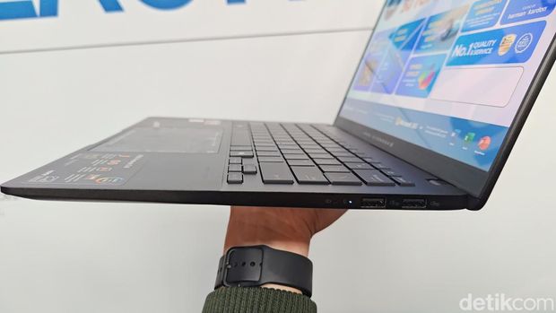 Asus Vivobook S 14 OLED (M5406WA) resmi rilis. Berikut spesifikasi dan harga jualnya.