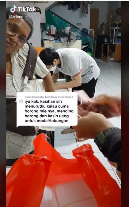 Awalnya Tak Laku, 5 Tempat Makan Ini Jadi Laris Manis Gegara Ini￼