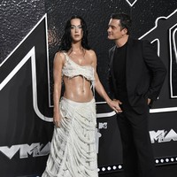 Katy Perry After Katy sendiri mengatakan bahwa rahasia tubuh langsingnya adalah karena olahraga. Ia mengaku sedang senang latihan fisik, menari, dan berenang selagi makan makanan bernutrisi yang dibuat sang suami, Orlando Bloom.Foto: Evan Agostini/Invision/AP