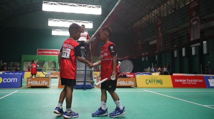 Pencarian bibit atlet bulutangkis sedang berlangsung di Kudu. Momen ini diikuti 1.966 peserta.