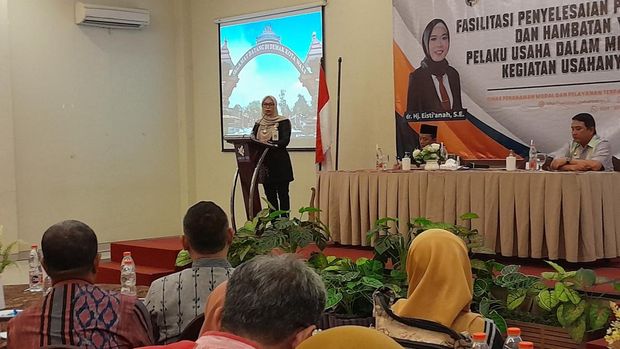 Bupati Demak serahkan 27 sertifikat standar operasional kepada kepala puskesmas