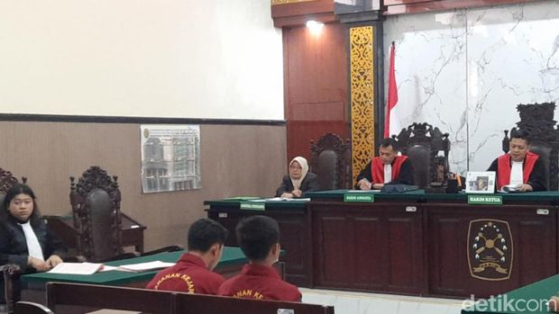 Dua santri senior terdakwa penganiaya Bintang Balqis yang divonis 15 tahun penjara.