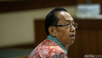 Hakim memerintahkan jaksa melanjutkan sidang untuk membuktikan dakwaannya terhadap Tamron.