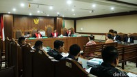 Beneficial owner CV Venus Inti Perkasa dan PT Menara Cipta Mulia, Tamron alias Aon dan pengepul bijih timah atau kolektor Kwan Yung alias Buyung menjalani sidang di Pengadilan Tipikor, Jakarta, Kamis (12/9/2024).
