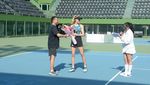 Ekspresi Eugenie Bouchard Saat Terima Kue dari Pengacara Ini