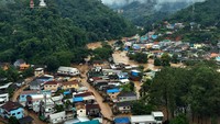 Pemandangan daerah yang terendam banjir di kota perbatasan Mae Sai, setelah Topan Yagi menghantam provinsi utara Chiang Rai, Thailand, Kamis (12/9/2024). REUTERS/Boonwed Saetiow