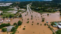 Setidaknya 33 orang telah meninggal di seluruh Thailand sejak pertengahan Agustus akibat serentetan insiden terkait hujan termasuk tanah longsor, dengan sembilan kematian minggu ini di dua provinsi utara yang dilanda cuaca buruk akibat Topan Yagi, menurut pemerintah. REUTERS/Anupong Intawong