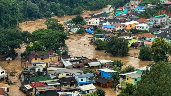 A view shows a flooded area at the border town of Mae Sai, following the impact of Typhoon Yagi, in the northern province of Chiang Rai, Thailand, September 12, 2024. REUTERS/Boonwed Saetiow