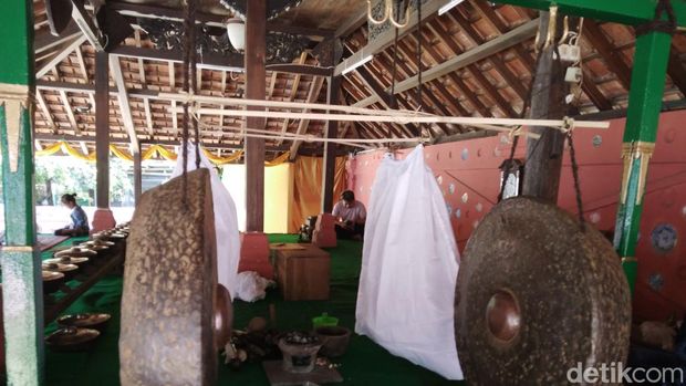 Gamelan Sekaten di Ksiti Hinggil, Keraton Kanoman