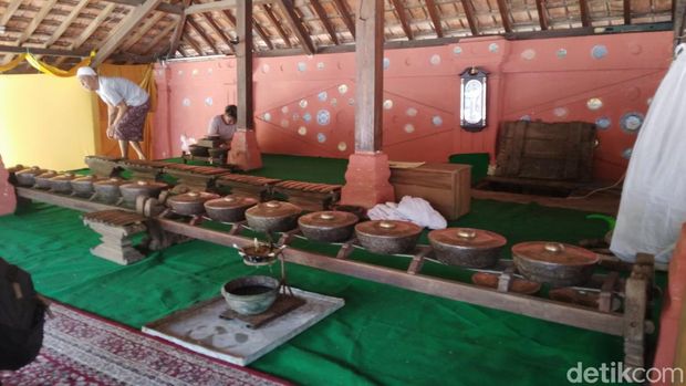 Gamelan Sekaten di Ksiti Hinggil, Keraton Kanoman