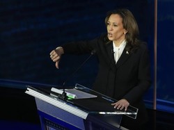 Anting Kamala Harris di Debat Pilpres AS Disorot, Picu Dugaan Teori Konspirasi