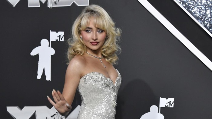 Sabrina Carpenter arrives at the MTV Video Music Awards on Wednesday, Sept. 11, 2024, at UBS Arena in Elmont, N.Y. (Photo by Evan Agostini/Invision/AP)