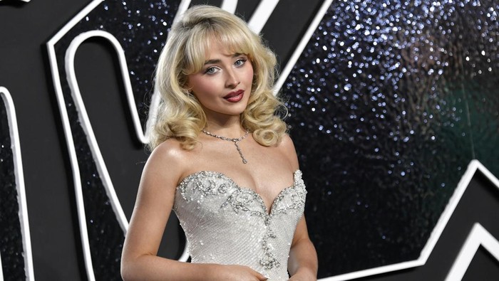 Sabrina Carpenter arrives at the MTV Video Music Awards on Wednesday, Sept. 11, 2024, at UBS Arena in Elmont, N.Y. (Photo by Evan Agostini/Invision/AP)