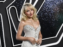 Sabrina Carpenter Mau Larang Penonton Pakai HP di Konser