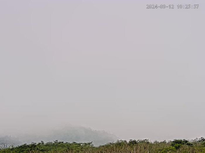 Gunung Merapi menggugurkan awan panas sejauh 1,2 kilometer ke arah barat daya atau ke Kali Bebeng, Kamis (12/9/2024) pagi.