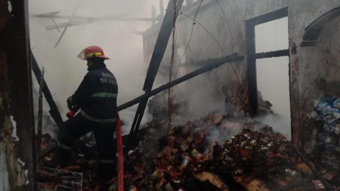 Kebakaran gudang sembako di Bogor