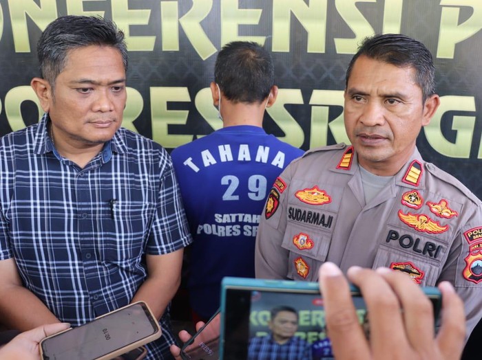 Konferensi pers kasus guru ngaji perkosa murid perempuan di bawah umur di Mapolsek Sumberlawang, Kabupaten Sragen, Kamis (12/9/2024).