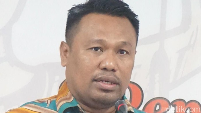 Koordinator Divisi Pencegahan, Partisipasi Masyarakat dan Humas Bawaslu Maluku, Daim Baco Rahawarin. Muhammad Jaya Barends/deticom