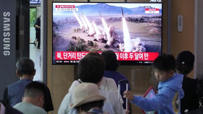 A TV screen shows a file image of North Korea's missiles launch during a news program at Seoul Railway Station in Seoul, South Korea, Thursday, Sept. 12, 2024. (AP Photo/Ahn Young-joon)