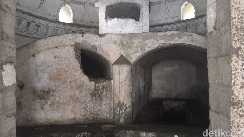 Makam Van Beck di Kuningan.