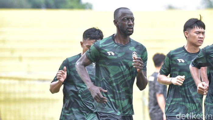 Makan Konate saat menjalani latihan bersama skuad Persikabo 1973. Konate menjadi rekrutan baru Persikabo untuk mengarungi Liga 2 Indonesia.