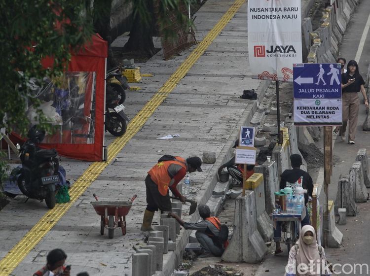 Melihat Progres Proyek Jalur Pedestrian Rasuna Said Jaksel