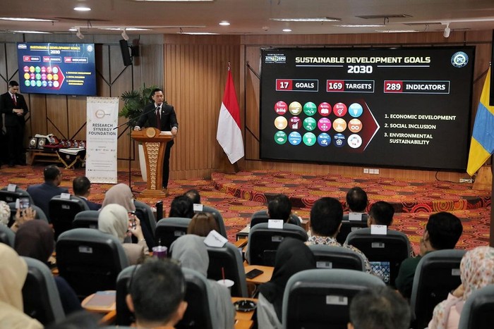Menteri Agraria dan Tata Ruang/Kepala Badan Pertanahan Nasional (ATR/BPN), Agus Harimurti Yudhoyono (AHY) menjadi keynote speaker dalam International Conference of UNAIR Postgraduate School 2024 pada Rabu (11/09/2024) di Surabaya, Jawa Timur.