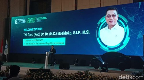 Moeldoko saat menyampaikan sambutan di Periklindo Electric Vehicle Conference 2024, Bali, Kamis (12/9/2024).