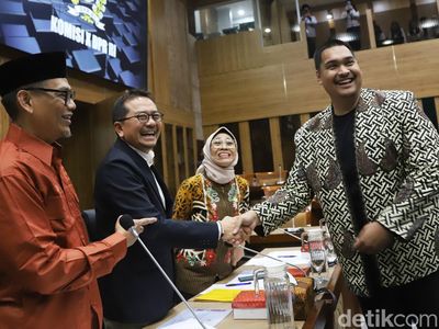 Momen Menpora-Komisi X DPR RI Raker Bahas Anggaran dan Isu Terkini