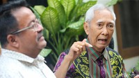 Guntur dan Rano Karno pun saling bertegur sapa. 