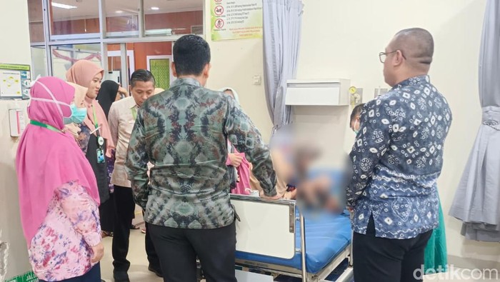 Muhamad Elgio Pratama balita kelamin ganda dirawat di RS Palembang Bari.