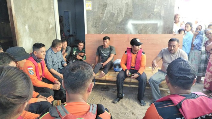 Nelayan jatuh dari perahu di Pangkep ditemukan selamat.