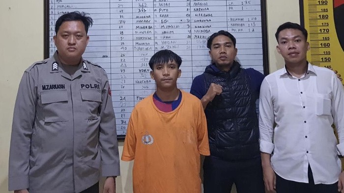 Ode Ardi Pratama (21) pembina pramuka cabul di Pangkalpinang.