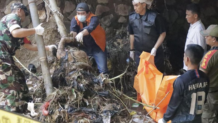 Penemuan mayat di Sungai Cipadaulun Kabupaten Bandung.