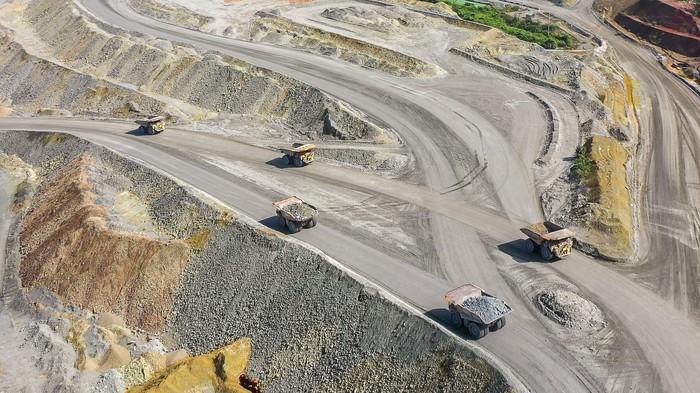 Perusahaan tambang tembaga dan emas, PT Amman Mineral Internasional Tbk (AMMAN)