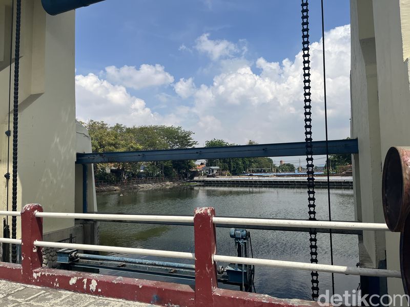 Pintu Air Kali Jagir Surabaya