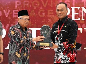 Lindungi Pekerja, Pj Gubernur Sulsel Raih Penghargaan Paritrana dari Wapres