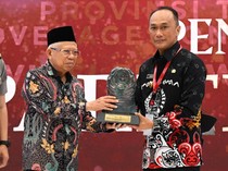 Lindungi Pekerja, Pj Gubernur Sulsel Raih Penghargaan Paritrana dari Wapres