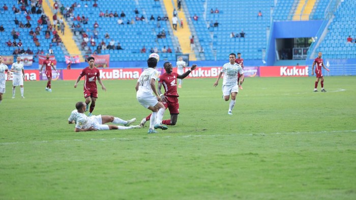 PSM Makassar bermain imbang 0-0 lawan Persib Bandung di Stadion Batakan dalam laga Liga 1 2024/2025.