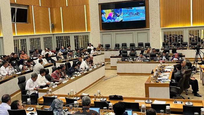 Rapat Kerja Komisi IV DPR dengan Menteri KKP dan Menteri LHK.