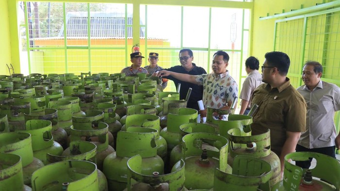 Satgas pangan di Kediri sidak agen elpiji 3 kg