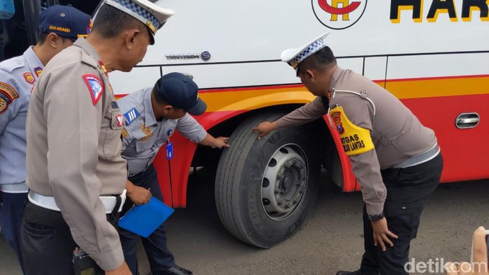 Satlantas Trenggalek Gelar Ramp Check Bus Antarkota