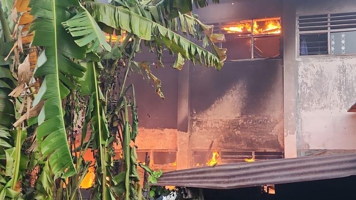 SDN Jajar Tunggal 1 Surabaya terbakar