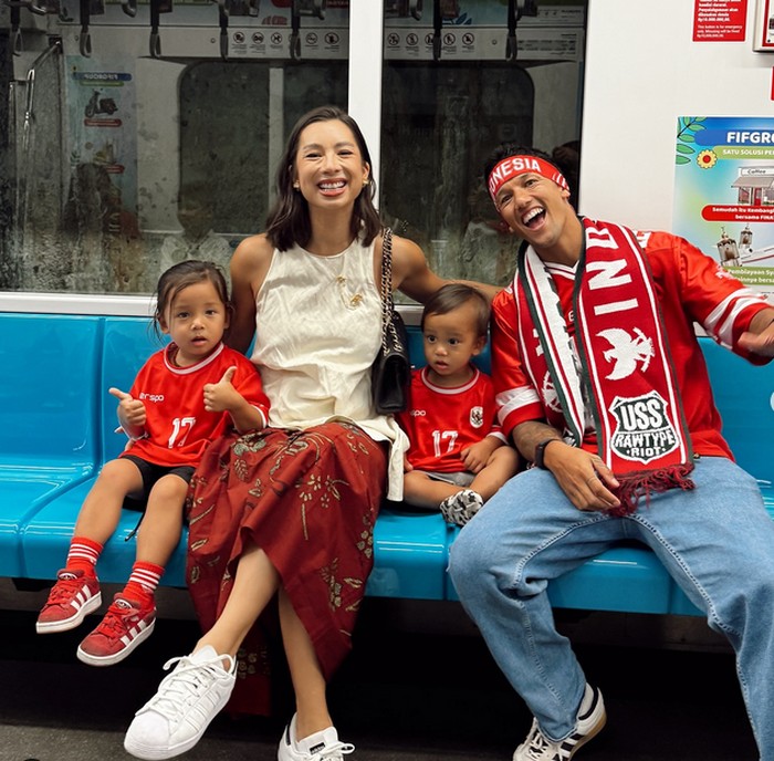 Selalu Romantis! Jennifer dan Irfan Bachdim Saat Menikmati Makanan Berdua Selalu Romantis! Jennifer dan Irfan Bachdim Saat Menikmati Makanan Berdua