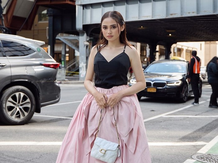 Syifa Hadju di New York Fashion Week.