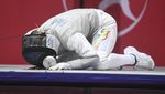 Sujud Syukur Atlet Anggar Saat Berhasil Raih Emas PON XXI