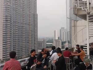 Terpikat Pemandangan Gedung Pencakar Langit Jakarta di Tanjakan 13