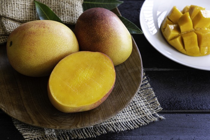 Tips mengupas buah mangga yang praktis